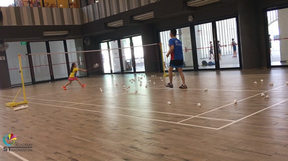 新加坡ST羽毛球学院的义顺东CC羽毛球训练