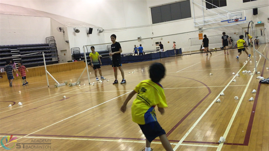 High serve badminton training classes by ST Badminton Academy KL Malaysia 2024
