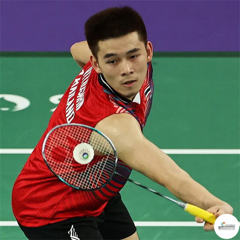 Kunlavut Vitidsarn Thailand professional badminton player men's singles world champion in action