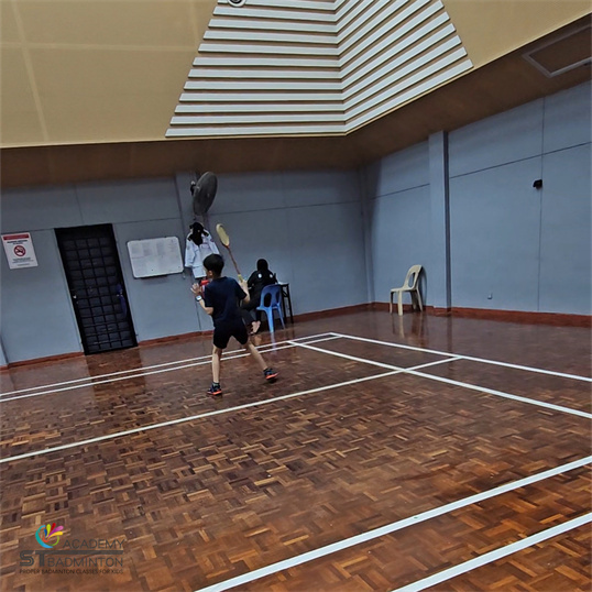 Best badminton coach near PV128 teaching proper techniques