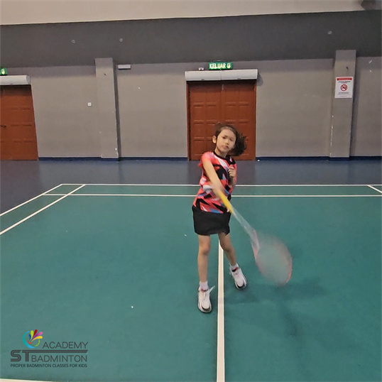 Danau Kota・Jalan Genting Klang近くの女子グループ バドミントン トレーニング