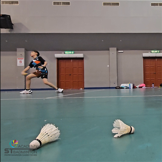 Kelas peribadi kanak-kanak ST Badminton Academy fokus pada asas badminton