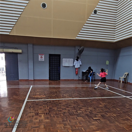 マレーシア クアラルンプール 子ども向けバドミントン ホリデーキャンプ｜基礎フットワーク