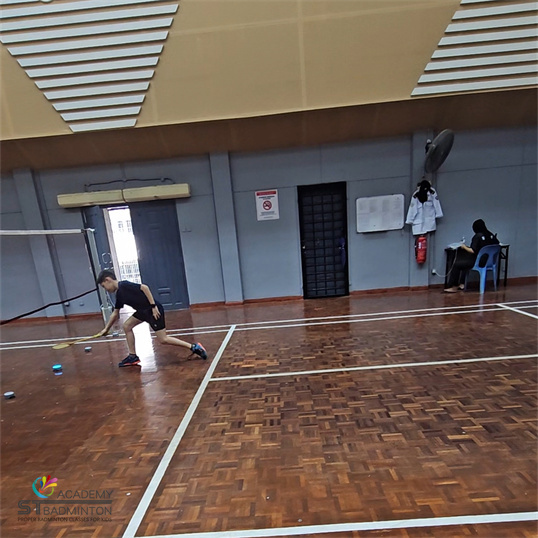 Kids learning proper badminton foundation at Seksyen 10 Wangsa Maju hall