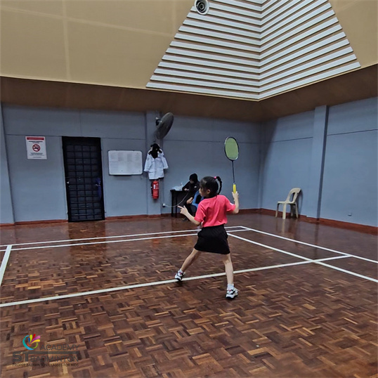 Small group badminton class near Jalan 1023B Sri Rampai