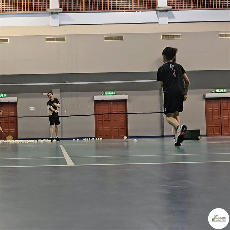 โค้ชแบดมินตันที่ได้รับการรับรองสอนผู้เล่นเยาวชนอายุ 4 ปีขึ้นไปใกล้ Cochrane MRT และ MyTOWN ที่ Gelanggang Rakyat Taman Maluri | การฝึกแบดมินตันสำหรับเด็ก