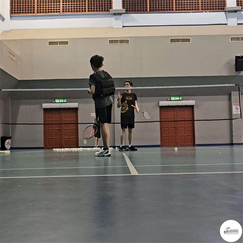 โค้ชแบดมินตันที่ได้รับการรับรอง สอนผู้เล่นเยาวชนอายุ 4+ ใกล้ LRT Sri Rampai และ LRT Wangsa Maju ที่ Setapak