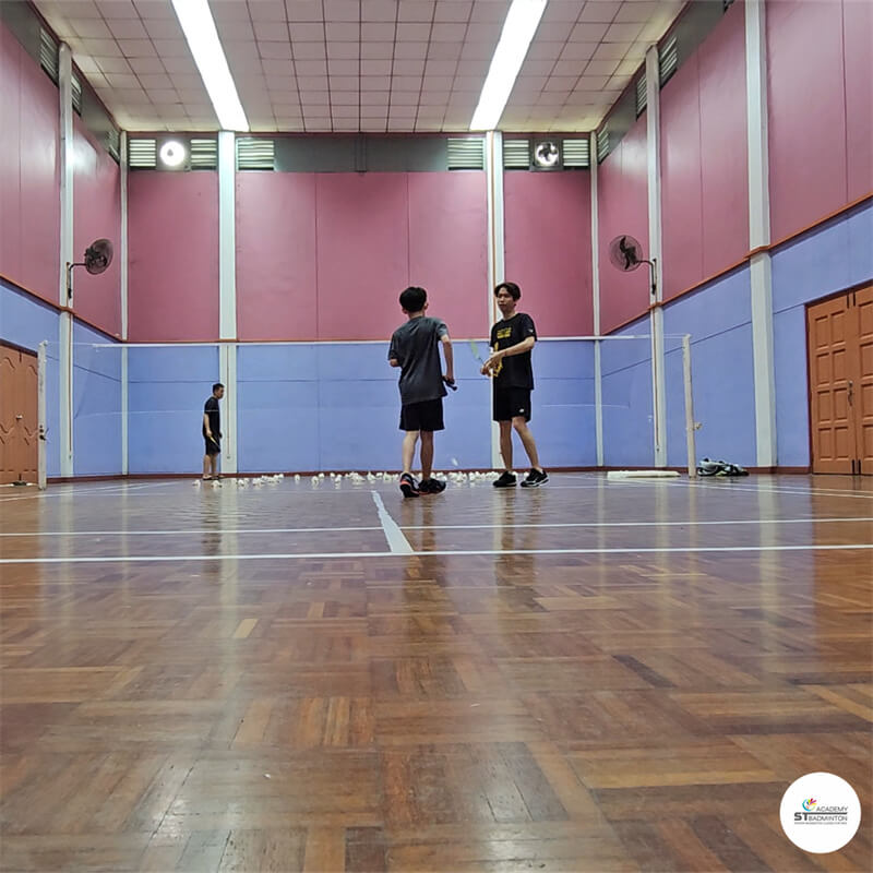 マレーシア Batu Caves バドミントン フットワークの基礎｜FRIM Kepong 基礎トレーニング