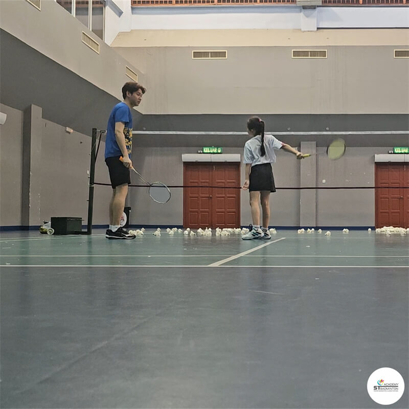 馬來西亞 吉隆坡｜LRT Jelatek 和 Ampang Hilir Park 附近四人小組羽毛球課程