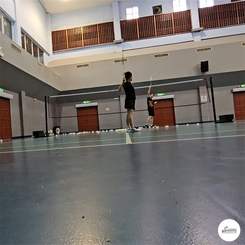 マレーシアのバドミントン コーチによる基礎技術指導 | Kepong