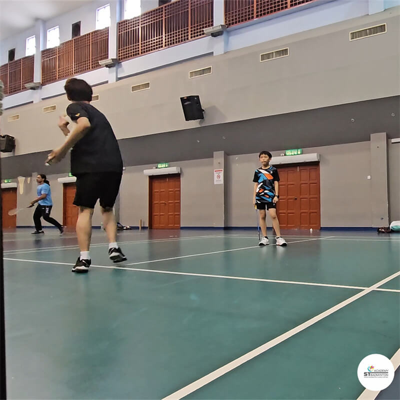 マレーシア Hospital Selayang 近く 4名小グループ バドミントン クラス｜個別指導