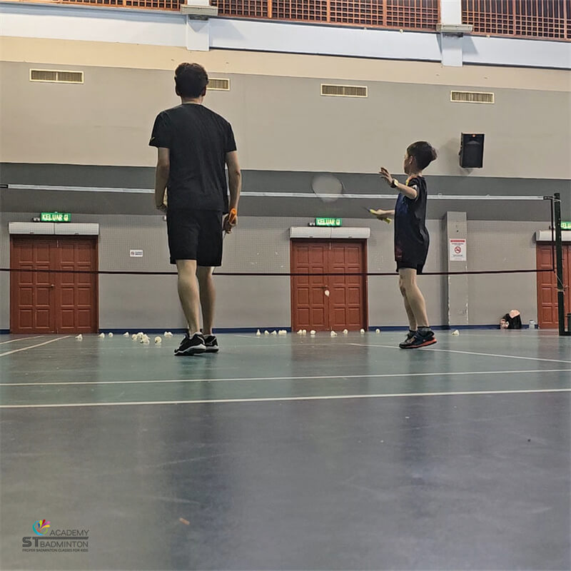 Học viên tập di chuyển chân trong buổi huấn luyện cầu lông nền tảng ở Malaysia | Lớp học tại Wangsa Maju