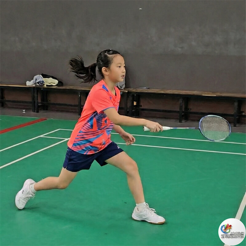 Latihan badminton kumpulan kecil untuk kanak-kanak di Kepong KL - perhatian individu