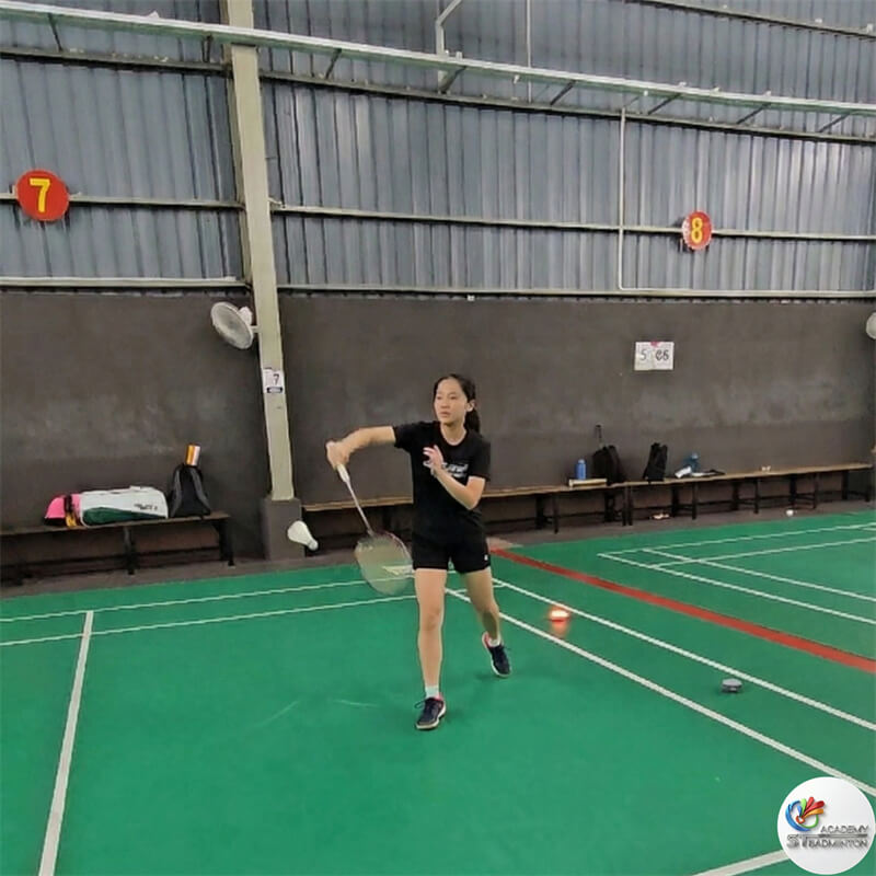 Mengapa Memilih ST Badminton Academy untuk Latihan Dewasa Pelatih berpengalaman dan fokus dasar