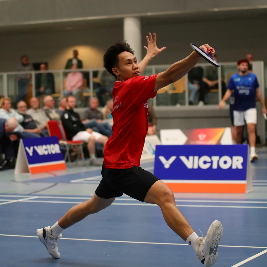 Ade Resky Dwicahyo of Azerbaijan playing a cross-court forehand on the European circuit (real photo by Lanthan2003, CC BY 4.0) Ade Resky Dwicahyo of Azerbaijan playing a cross-court forehand on the European circuit (real photo by Lanthan2003, CC BY 4.0)