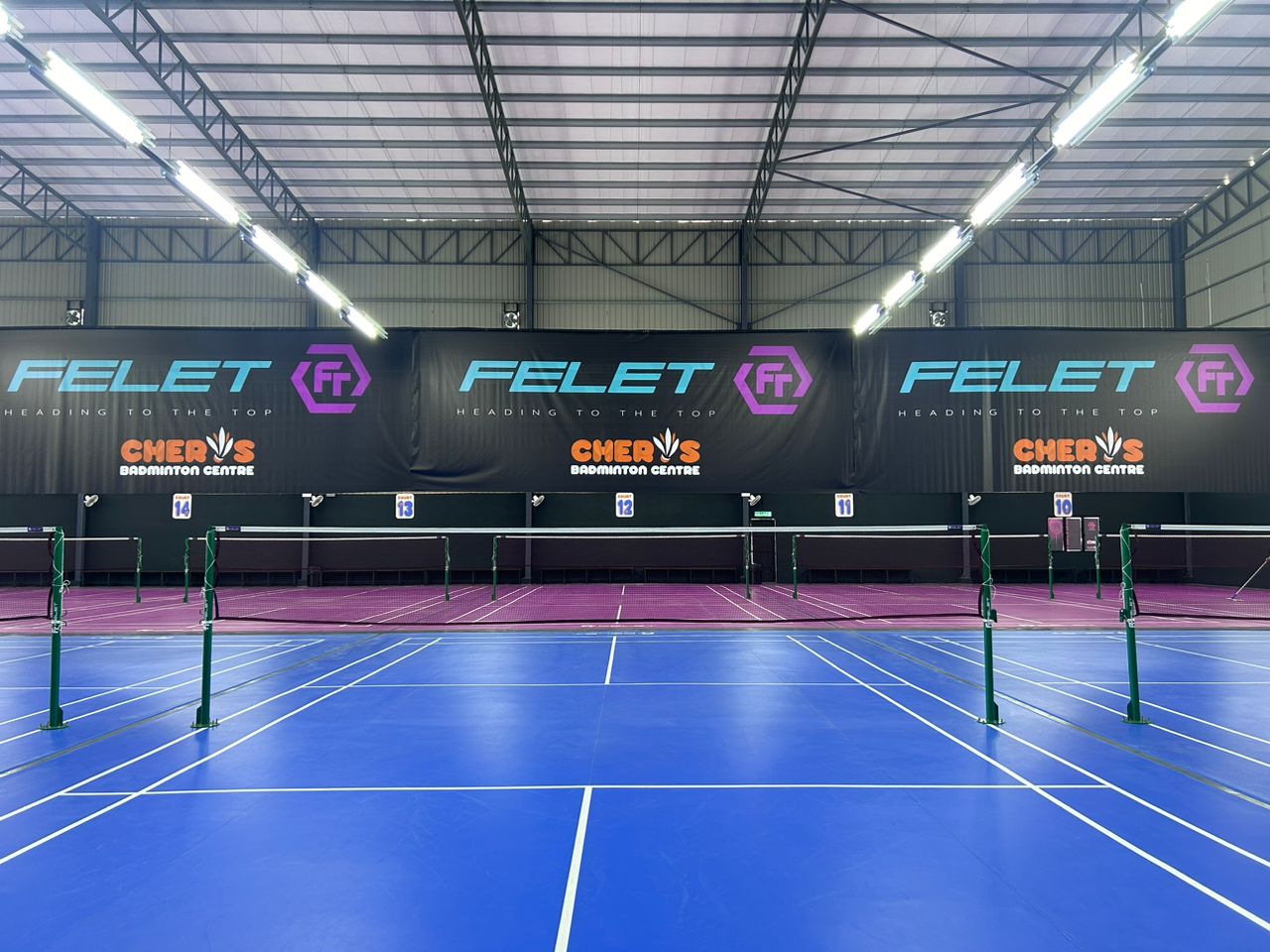 Ảnh sân Cheras Badminton Centre từ trang thông tin địa điểm chính thức. Không phải ảnh lớp học STBA.