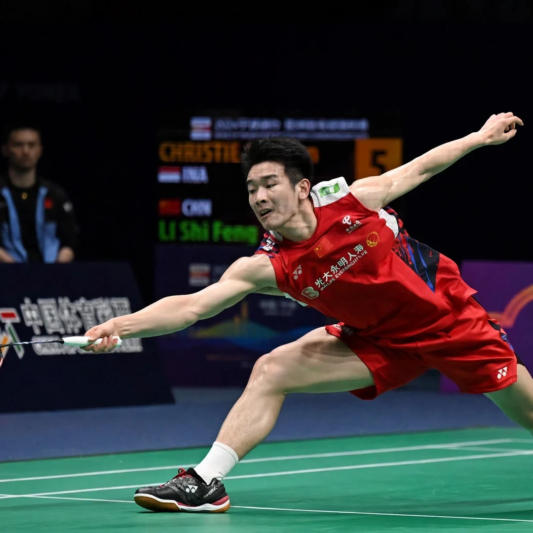 Li Shi Feng defensive skills Li Shi Feng diving defensive return (AI-generated)