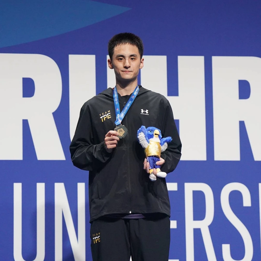 Ting Yen-Chen holding his gold medal at the 2025 World University Games Ting Yen-Chen holding his gold medal at the 2025 World University Games
