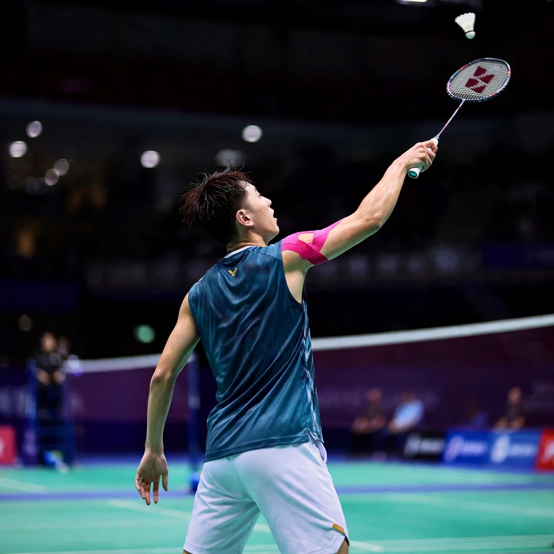 Wang Po-Wei rear-court attack Wang Po-Wei playing a rear-court overhead shot, seen from the side (AI-generated)