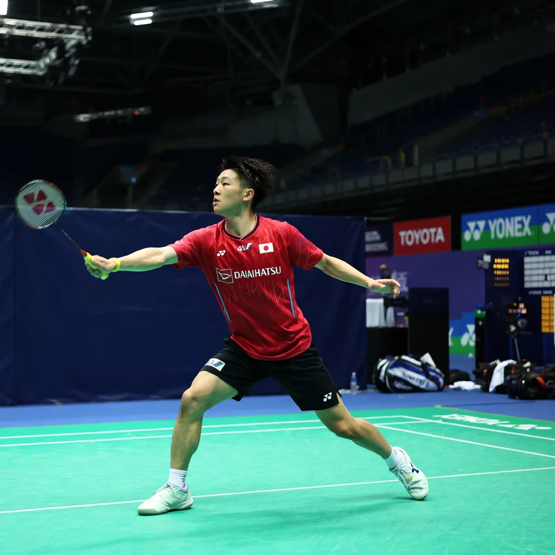 Yudai Okimoto rear-court speed and reach Yudai Okimoto stretching full length in the rear court (AI-generated)
